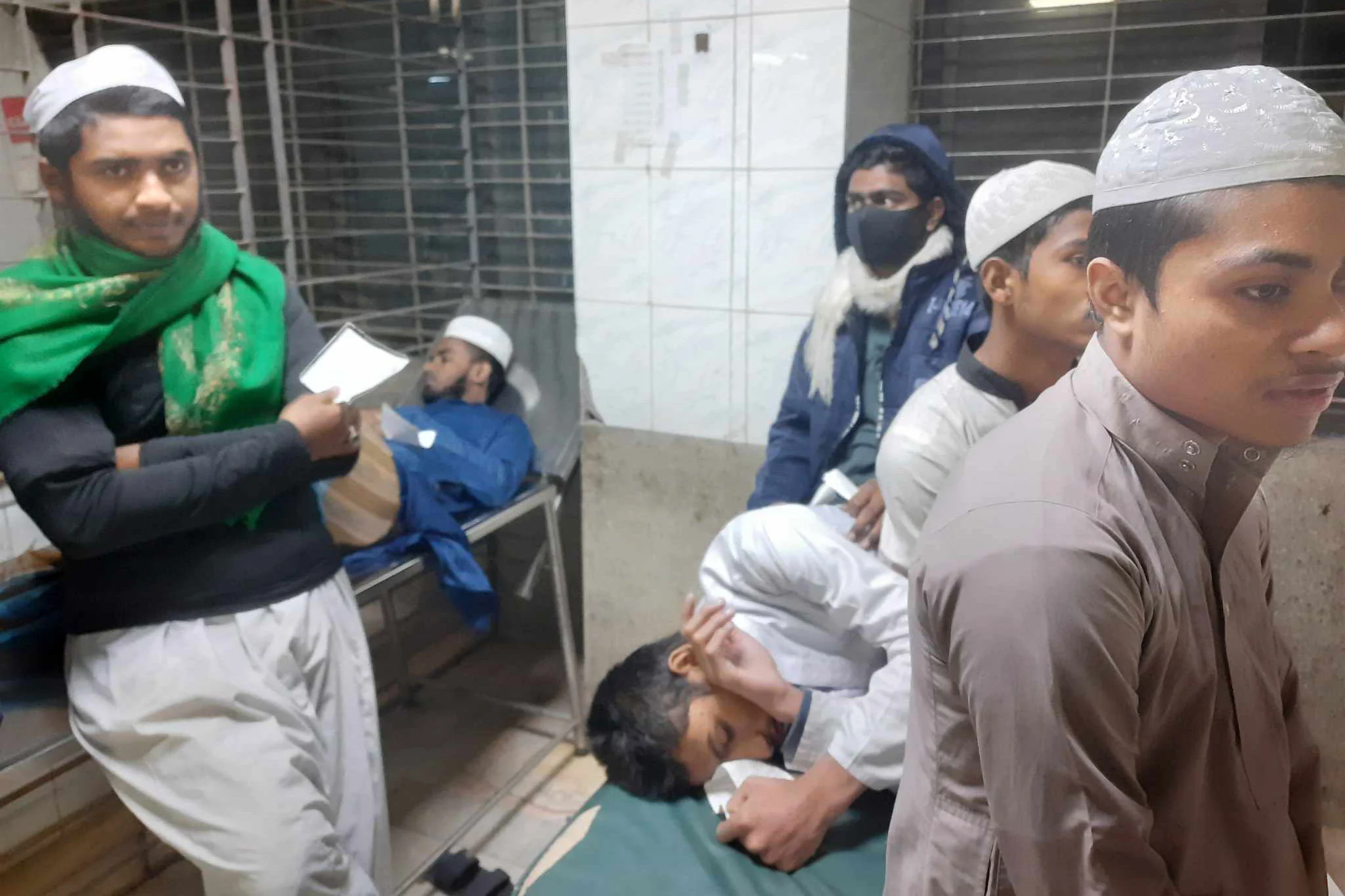 বিরানি খেয়ে মাদ্রাসার অর্ধশতাধিক শিক্ষার্থী হাসপাতালে